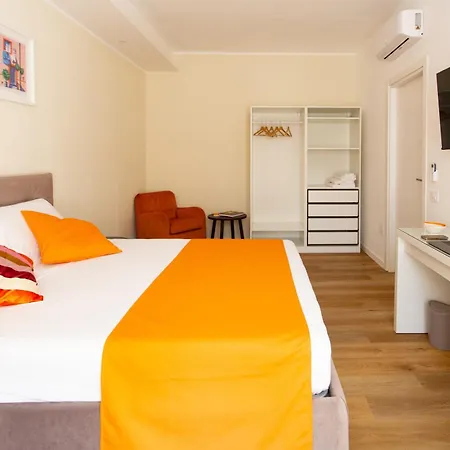 Essence - Boutique In The Heart Of 3*
