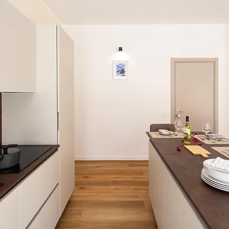 Essence - Boutique In The Heart Of 3*